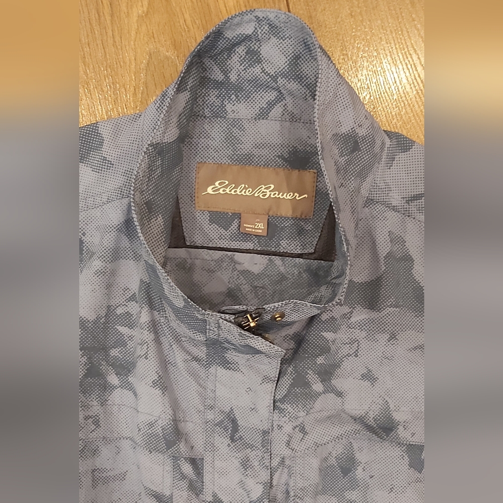 Eddie Bauer floral camo light vest